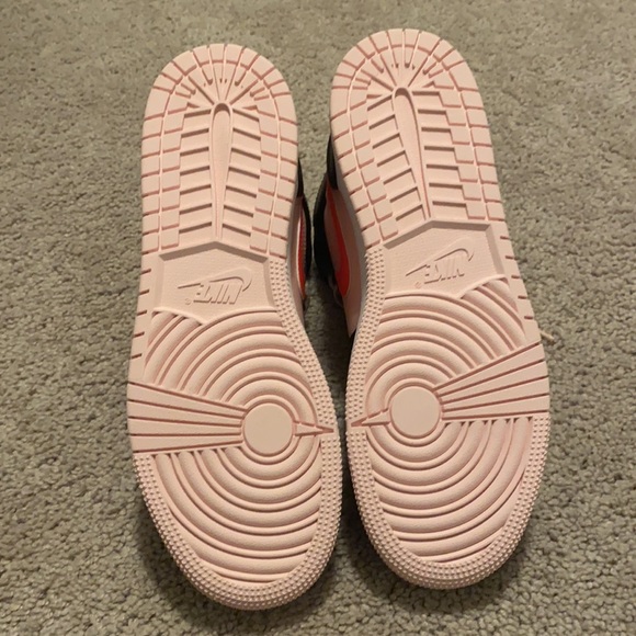 Jordan 1 mid- HOLD - Picture 5 of 7